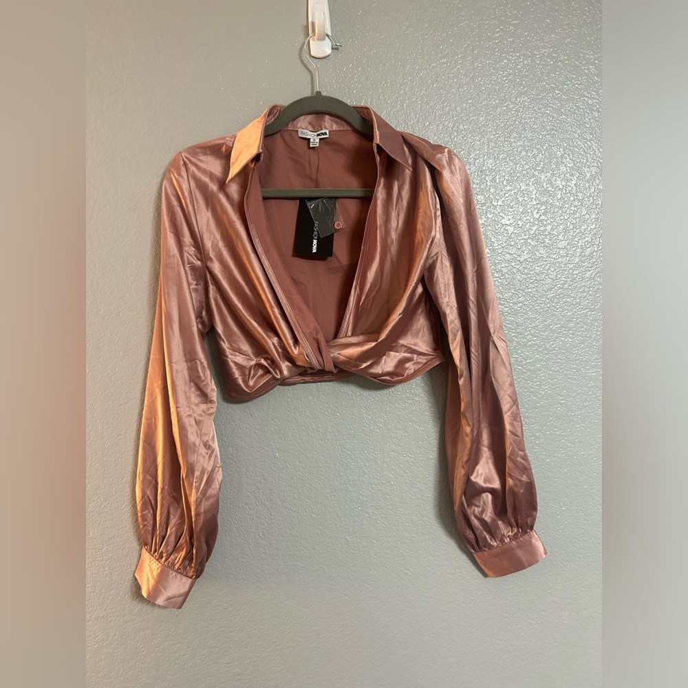 Women’s pink Satin Long Sleeve crop top size small